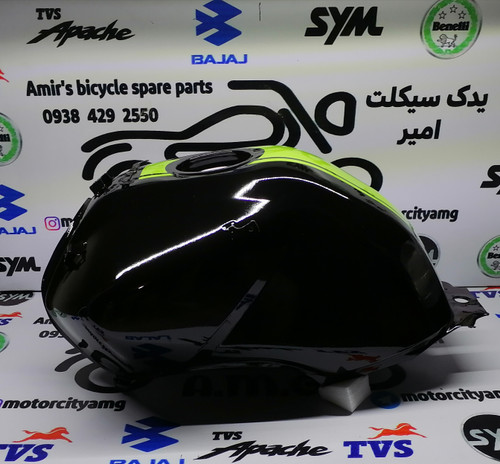 تصویر باک موتور سیکلت آپاچی با رنگبندی ترکیبی سبز و مشکی فابریک